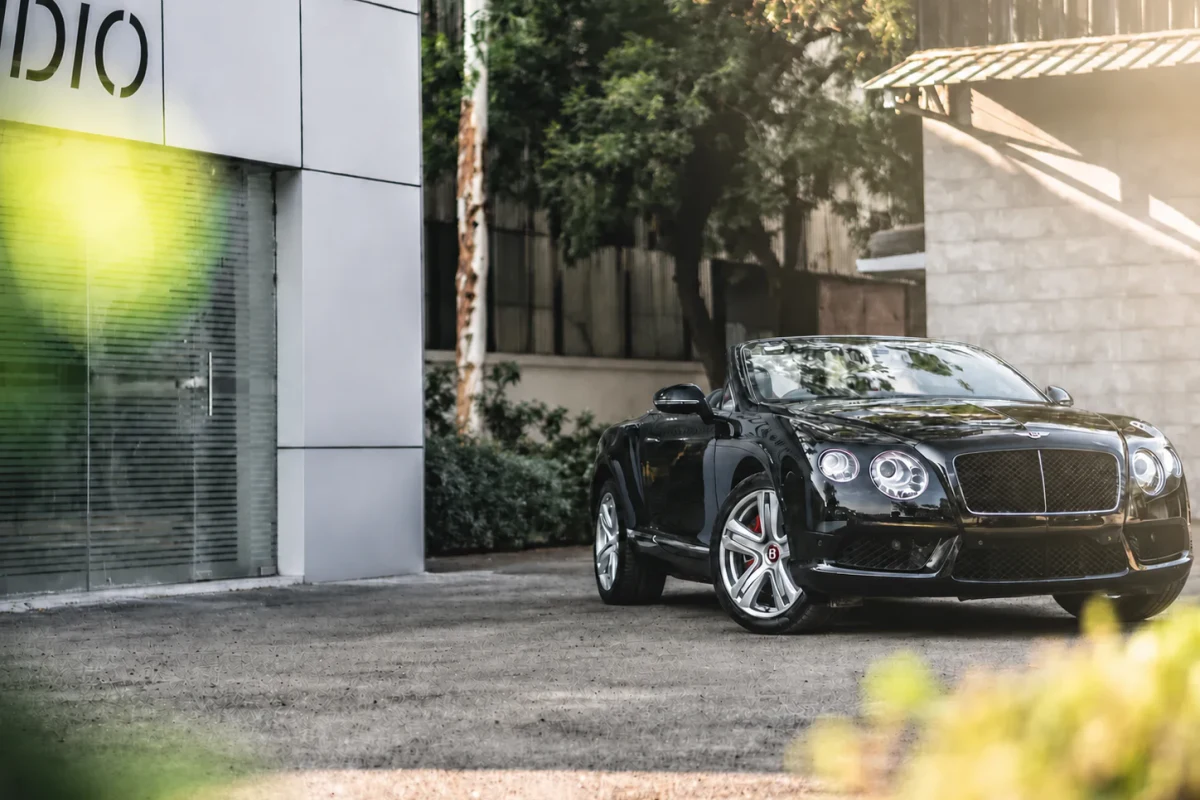 Aufbereiteter Bentley vor der Übergabe