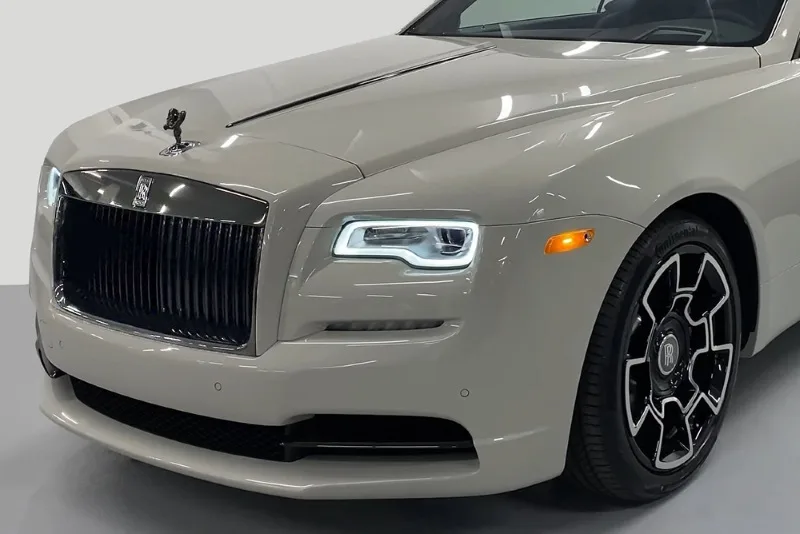 Rolls-Royce mit tiefem, gepflegtem Lackbild nach Keramikschutz